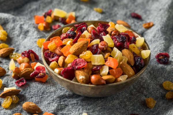 Смеси орехов, цукатов и сухофруктов ТМ Romantic (depositphotos_250936004-stock-photo-healthy-dried-fruit-and-nut.jpg)